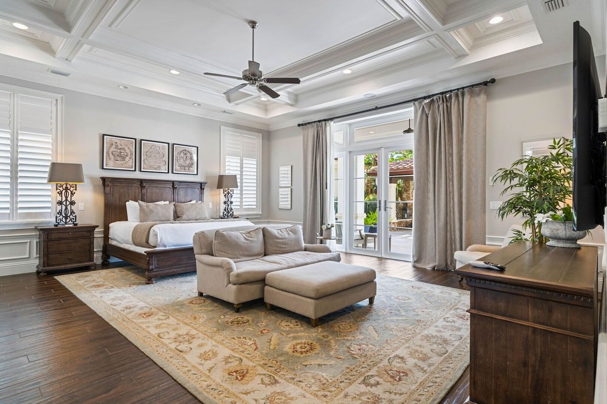 Legends Palace: Private Bowling, Theater, Arcade gallery image 2