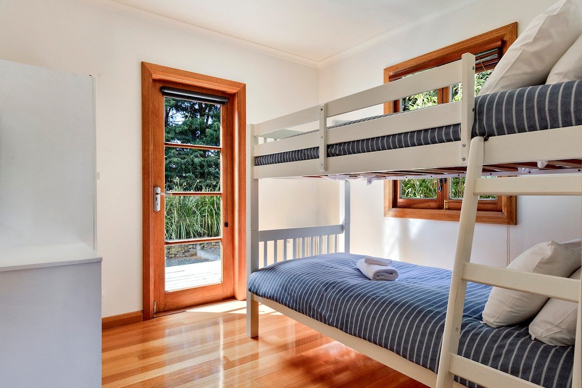 Seaside House – On Waubs Bay! gallery image 5