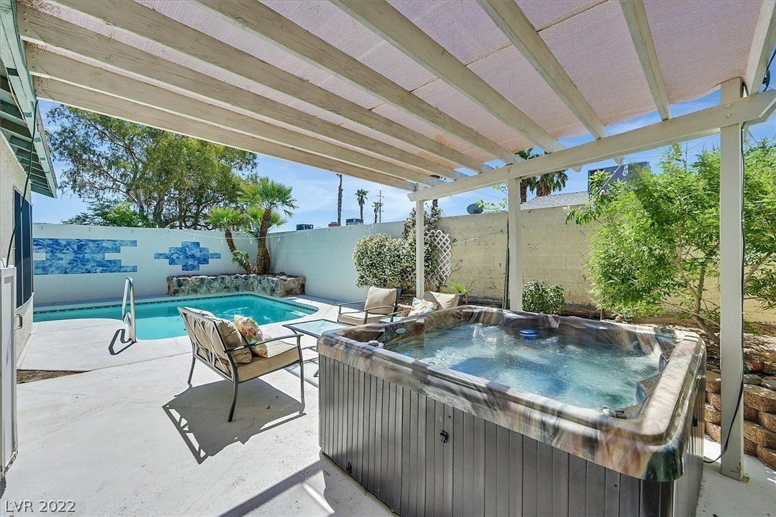 Renovated 10 mins to strip