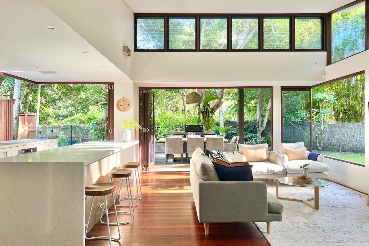 Beachfront Byron Bay – Family + Pets + Heated Pool gallery image 4