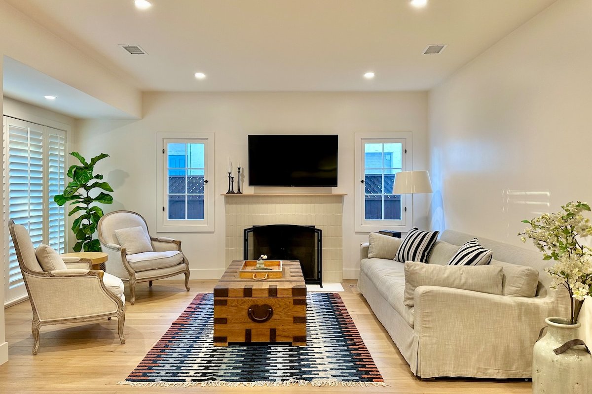 Designer West LA Mid-Century Home 4Bed/3Bath gallery image 3