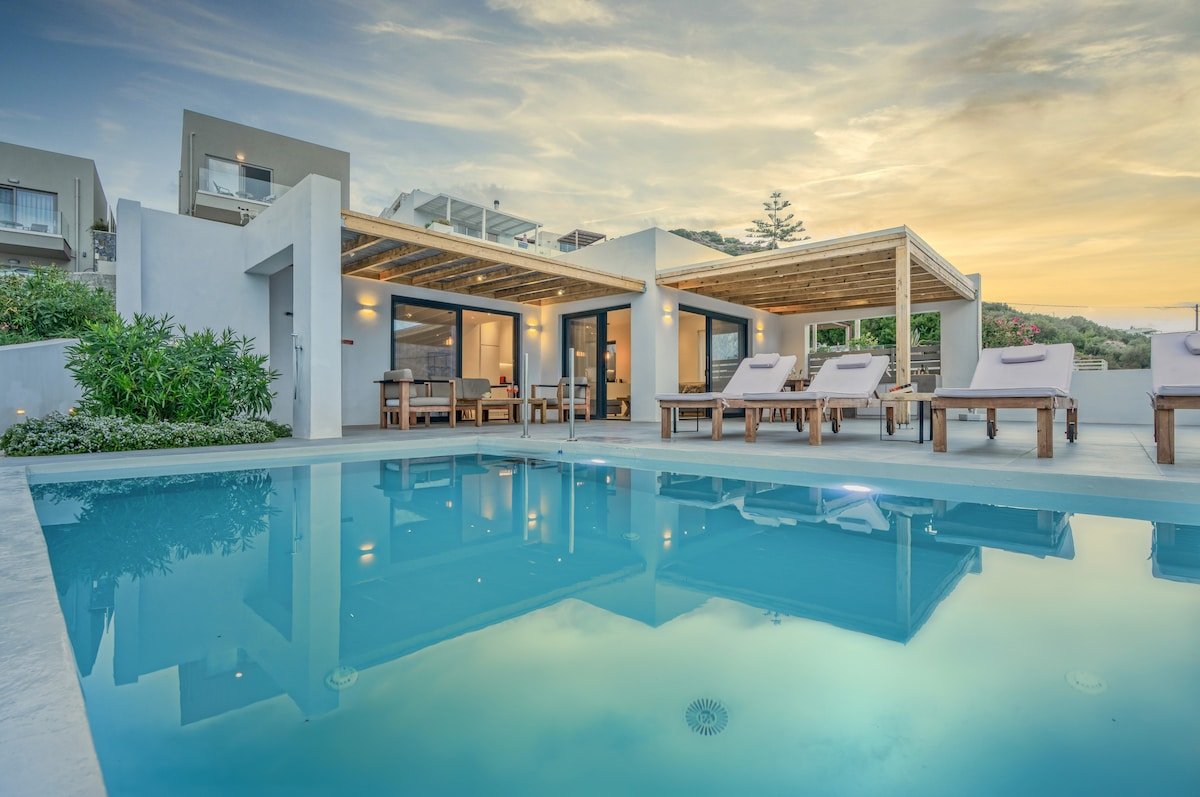 Villa Alina, Plakias w/ infinity pool & seaview gallery image 2