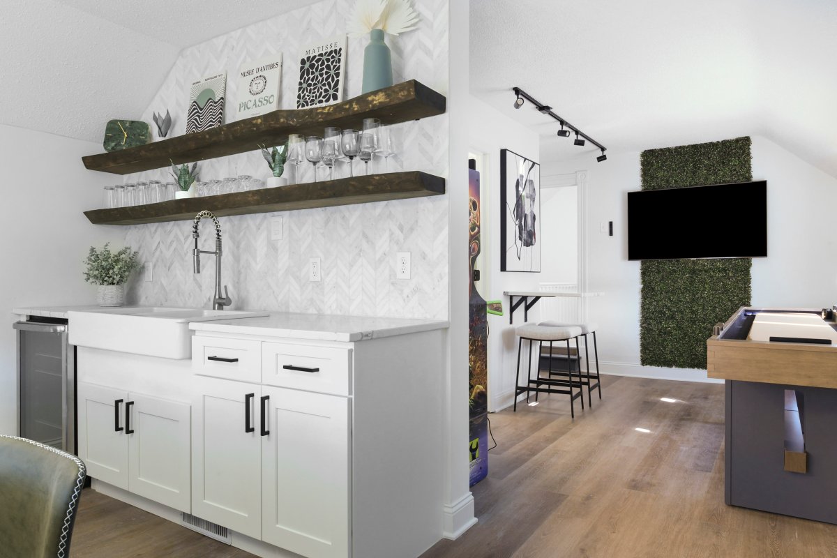 Arcade Room | 5 Min To Downtown | Putting Green