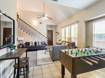 Modern Large Two Story House in Dallas. Hot Tub!