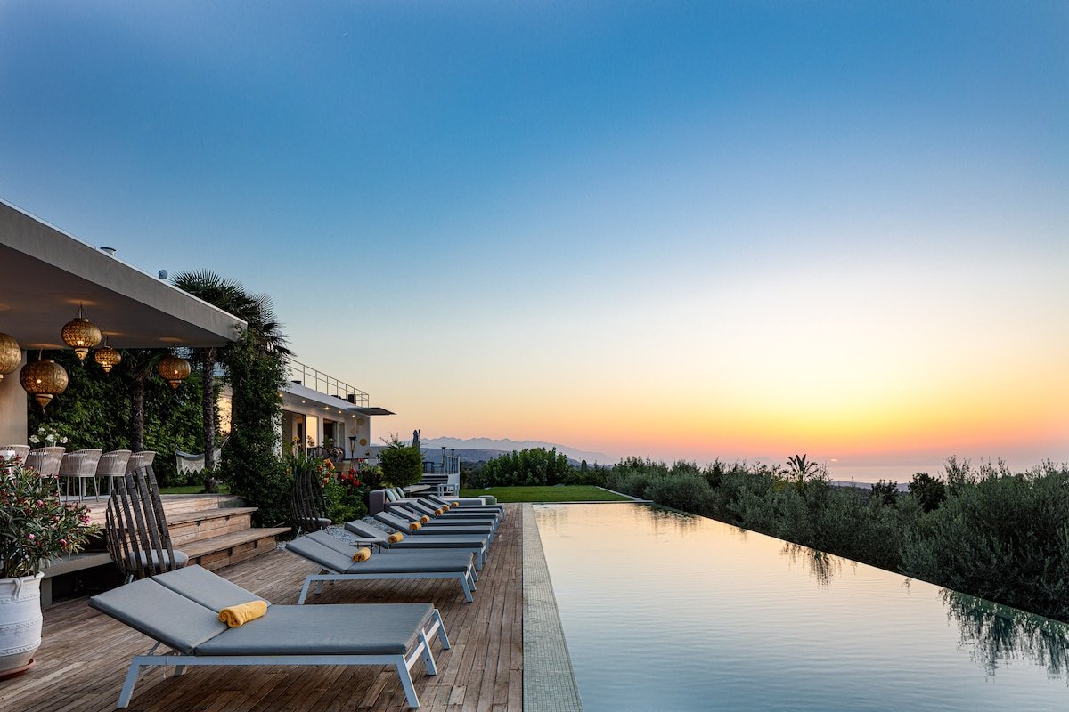 Villa Amnalys: Sea View Resort w/ staff by etouri gallery image 2