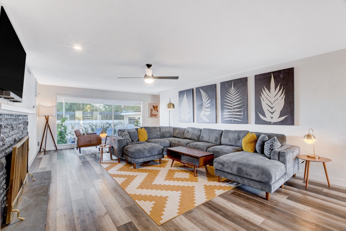 Mid-century Home near Strip/Downtown w/Heated Pool