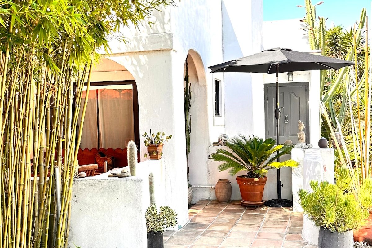 Spanish Oasis in Silver Lake gallery image 2