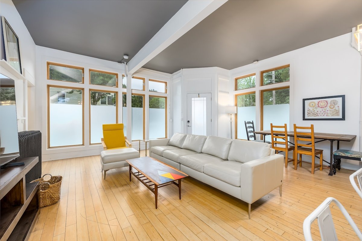 Huge & Sunny 16 BD Home~Arcade~Event Space~Theater gallery image 3