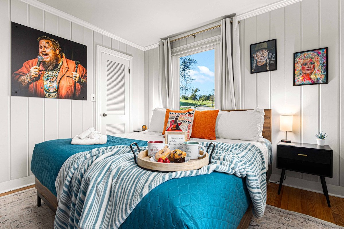 Outdoor Oasis – Hot Tub, 2 firepits, Bar, Music gallery image 4