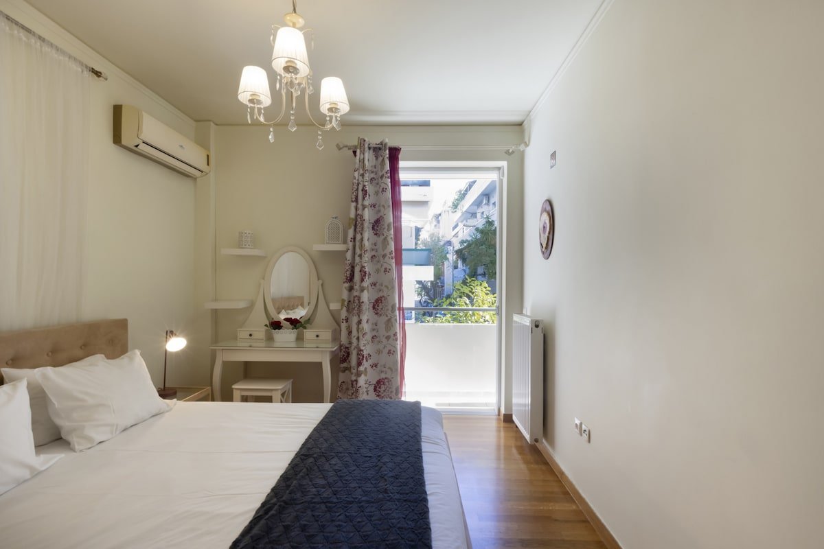 3br Prime Apt a breath away from the Acropolis! gallery image 4