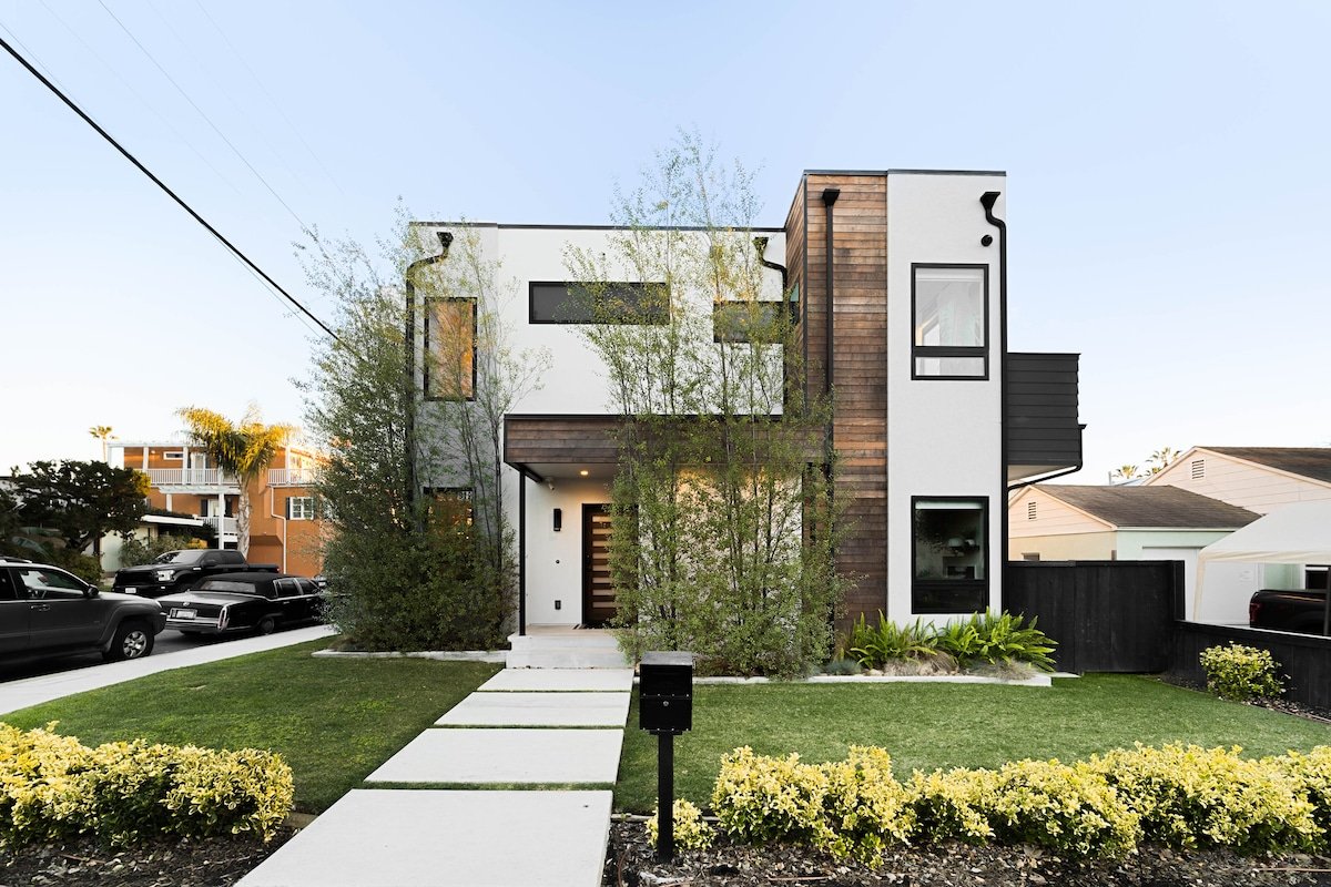 Divine Modern Beach Living – 3BD gallery image 2