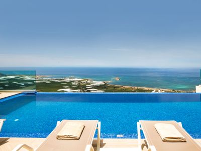 Elia Villa, 3 BD, 3 BA, private pool, sea views!