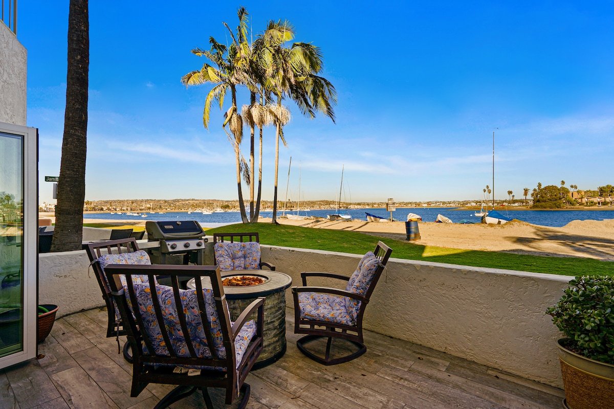 Waterfront Living: AC, Fire Pit, Outdoor Space gallery image 2