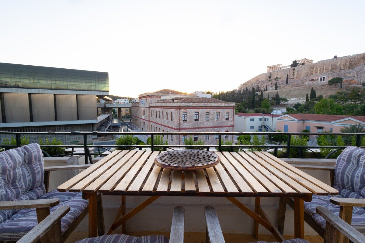Iconic Acropolis Penthouse With Unique View gallery image 5