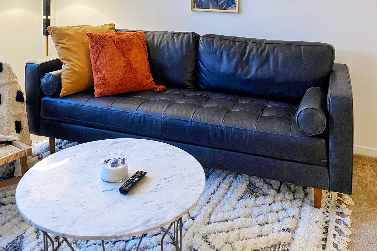 2BD MID CENTURY APARTMENT IN THE HEART OF DOWNTOWN