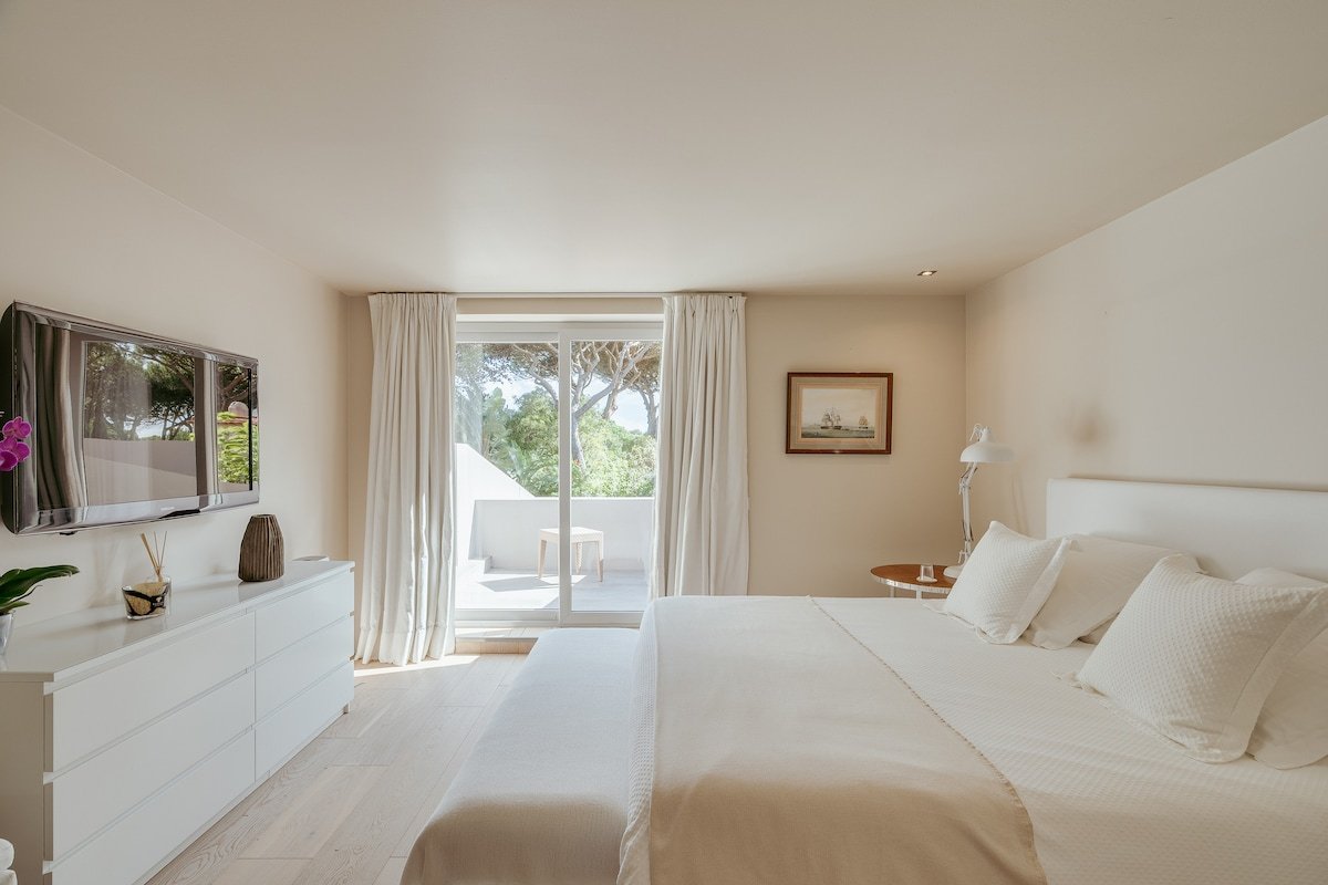 Light Villa by Cadenzalux gallery image 3