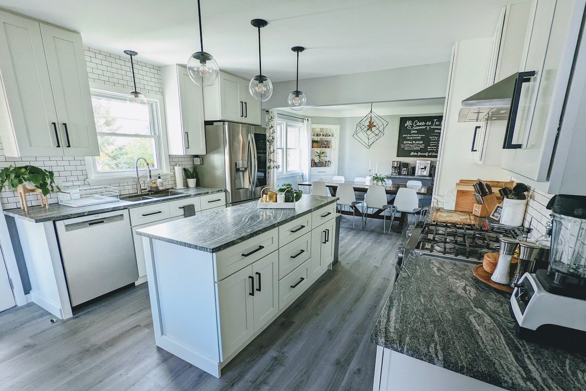 Casa Blanca: Stylish, Family Friendly, Outdoor Spa gallery image 5