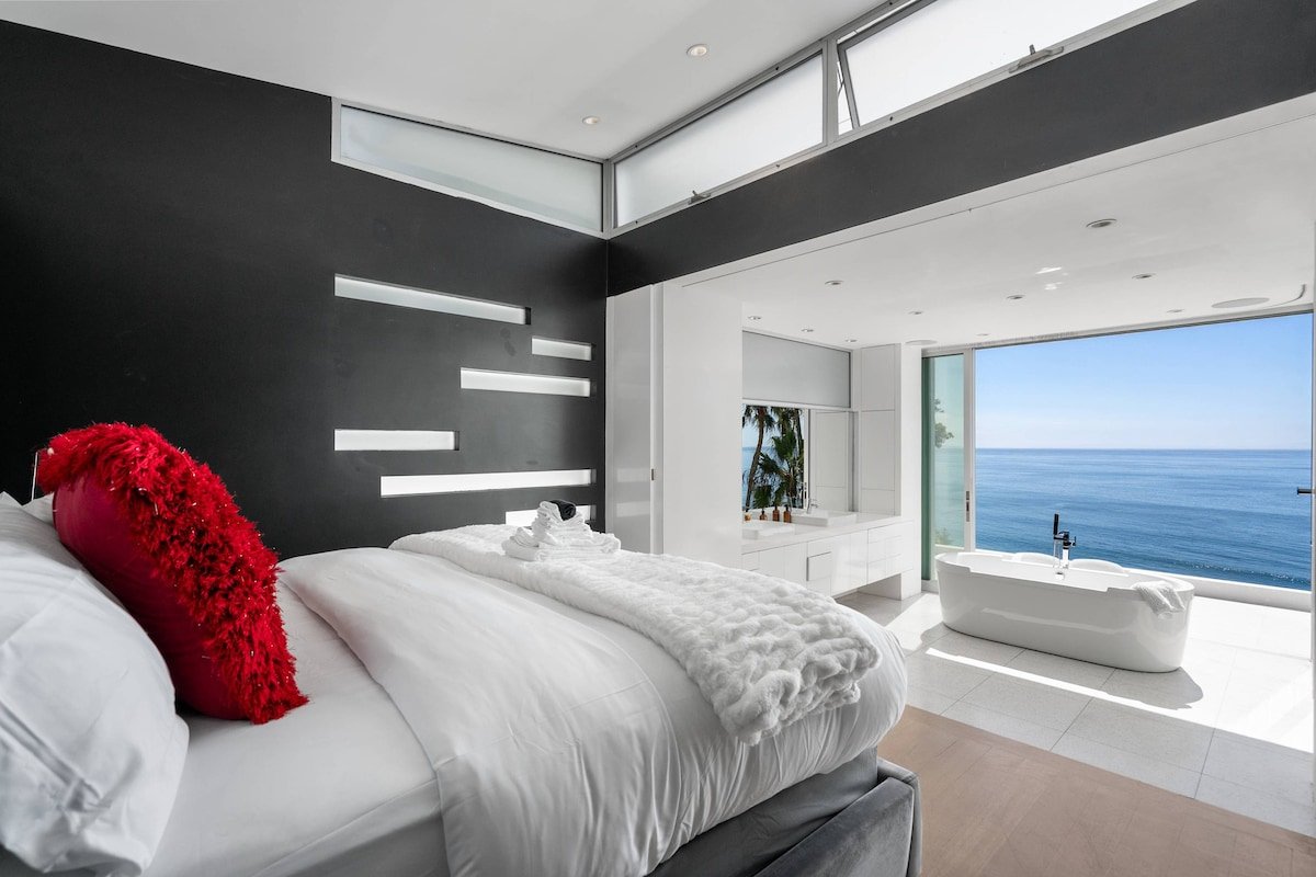 New Listing! OceanFront Oasis by Colby & Conrad! gallery image 4