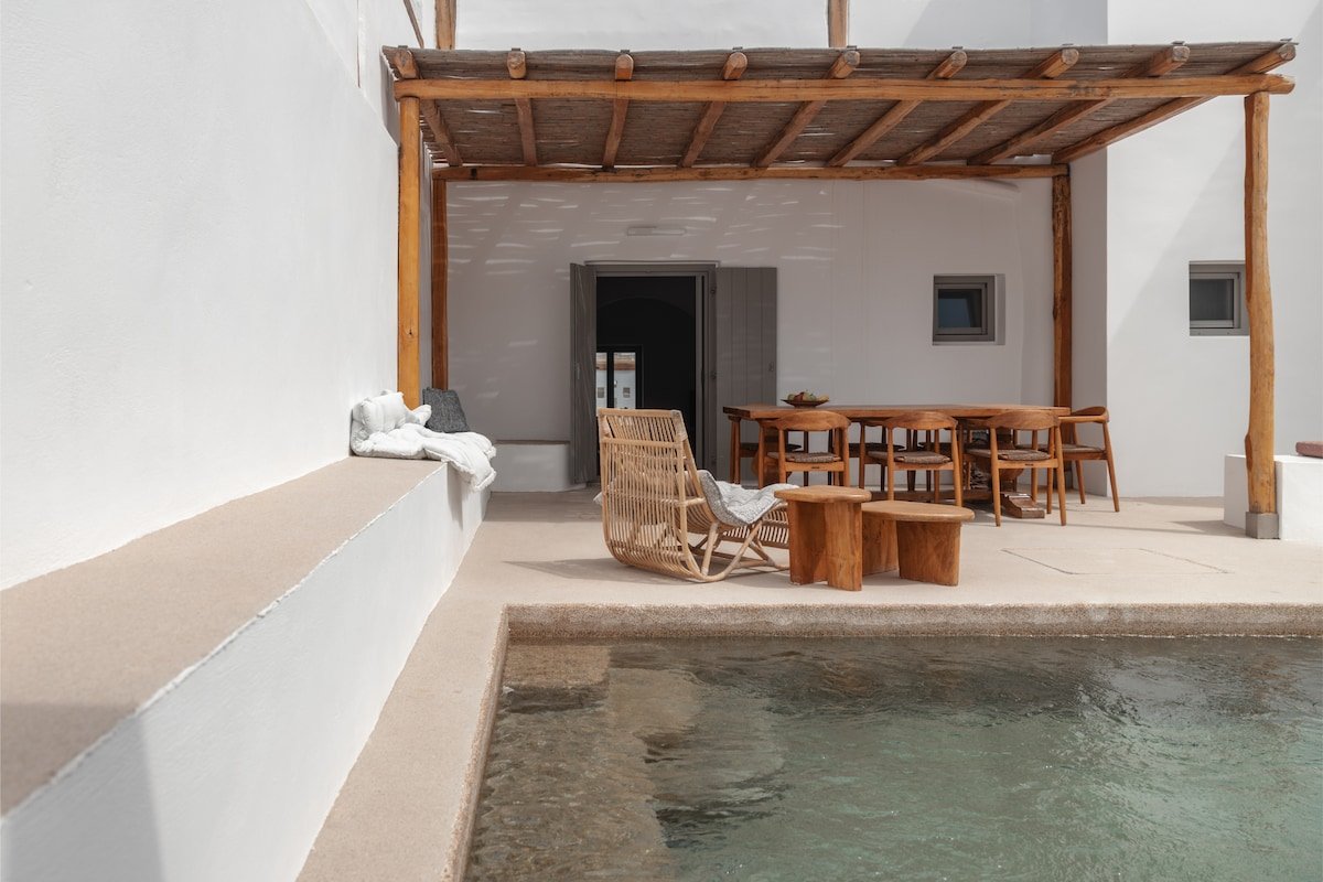 Siora of Paros Ammiralis & Castelis gallery image 3