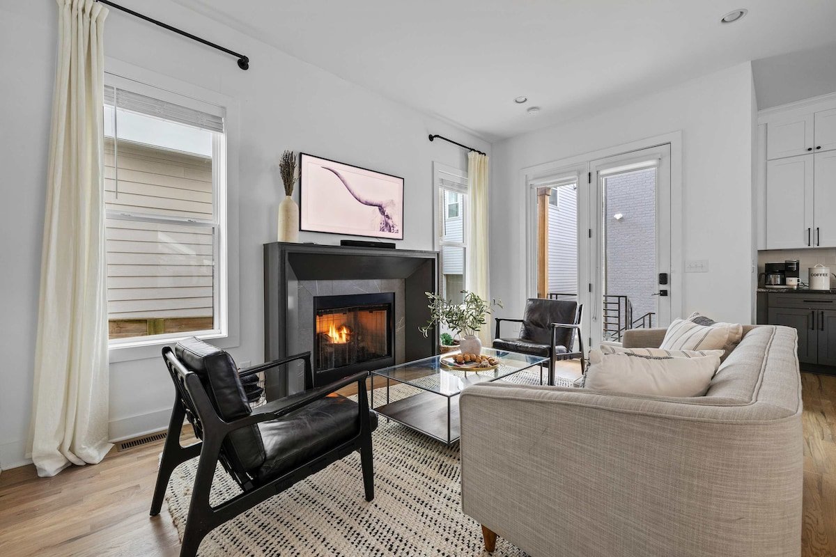 The Waylon • Rooftop Sauna + Bonus Room gallery image 3