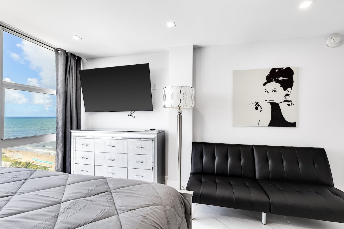 On the Beach, Newly redone, Views from your pillow gallery image 4