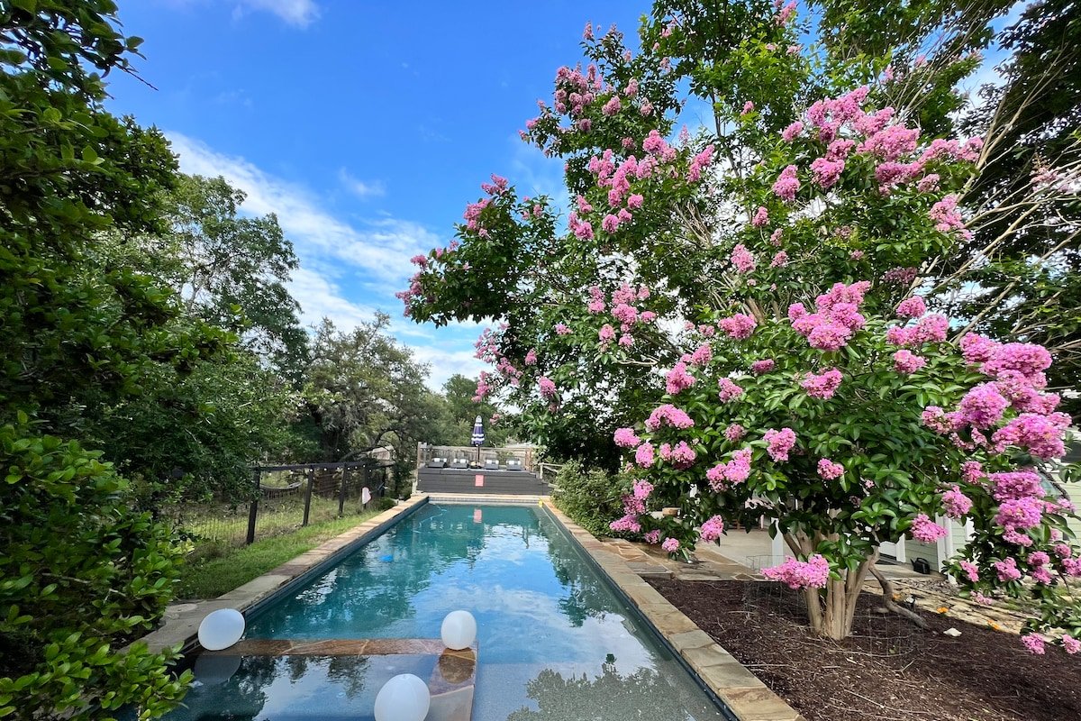 Austin Oasis Massive Pool, Spa, Goats and Chickens gallery image 2