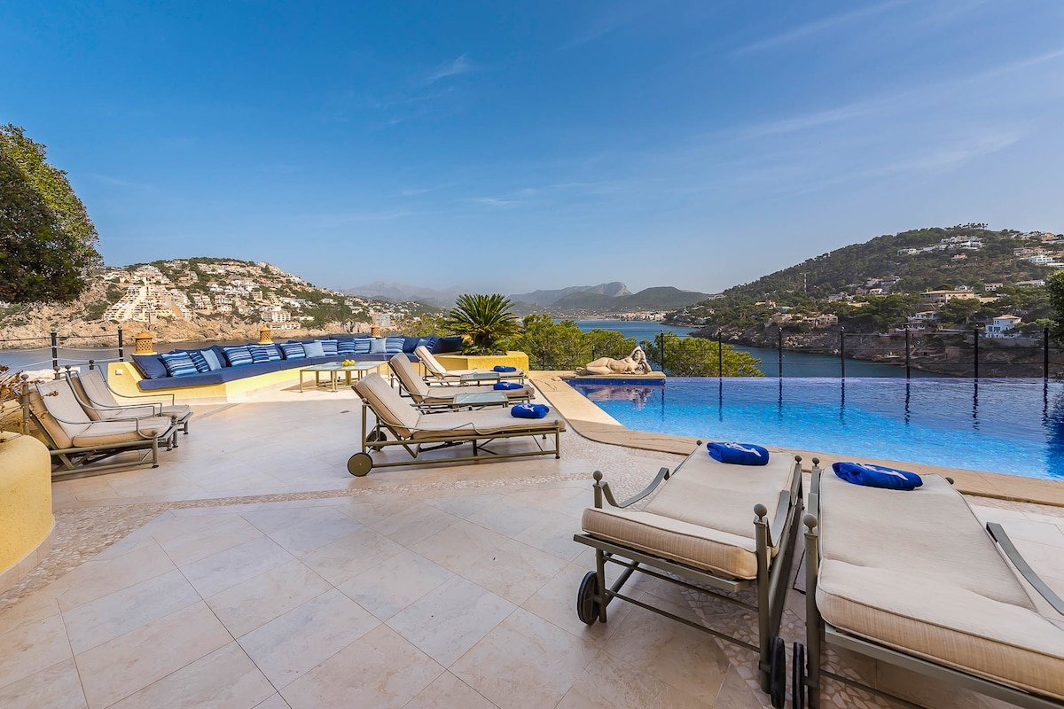 The Yellow Castle gallery image 3