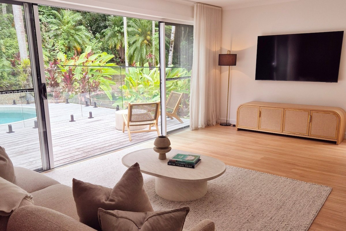 Tropical rainforest oasis – Black Lotus gallery image 4