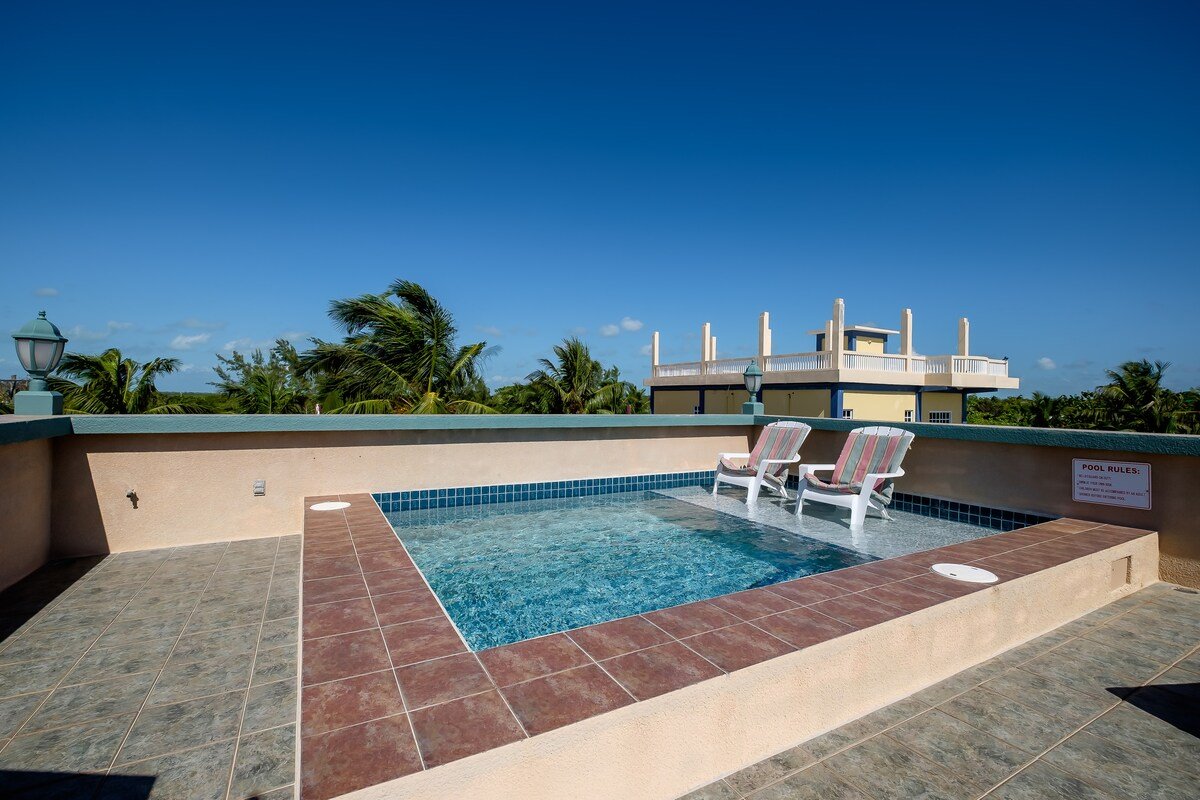 Beachfront Close to Secret Beach Kayaks Bikes Pool gallery image 4