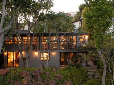 Lush Treehouse Retreat in the Hills