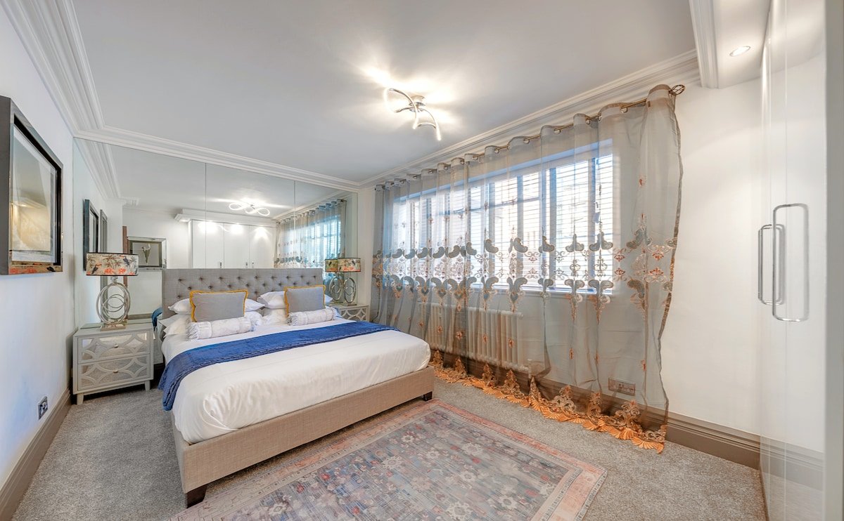 DeLUXE Apartment with Terrace in HARRoDS gallery image 5