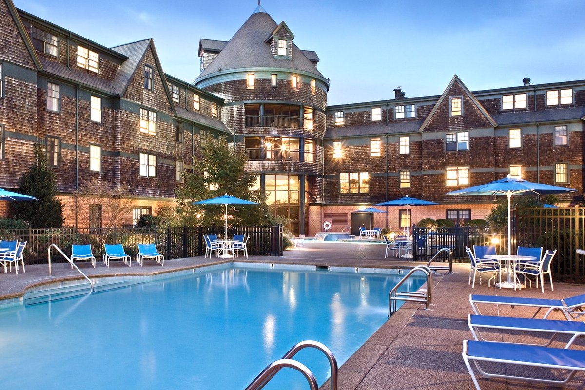 Gorgeous Condo w/ Indoor Pool in Downtown Newport