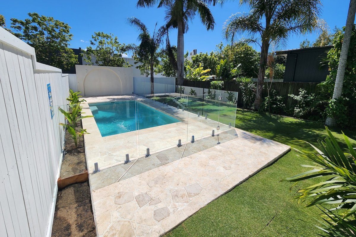 Classic Brisbane Queenslander with a pool and yard gallery image 2