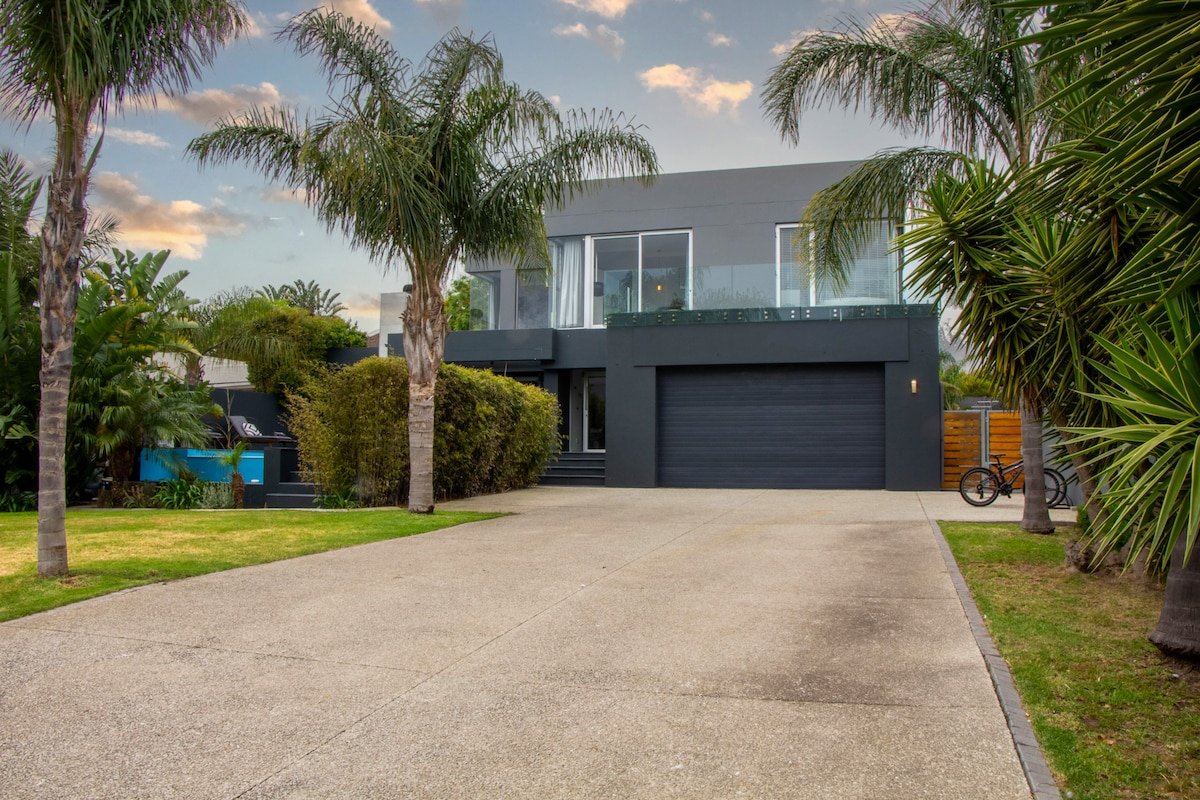 Luxury Villa With Great Mountain Views and Pool gallery image 3