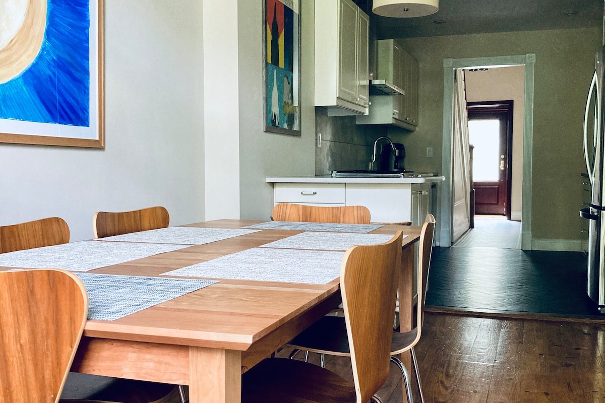 Charming Private Brownstone, Close to City & Park gallery image 5