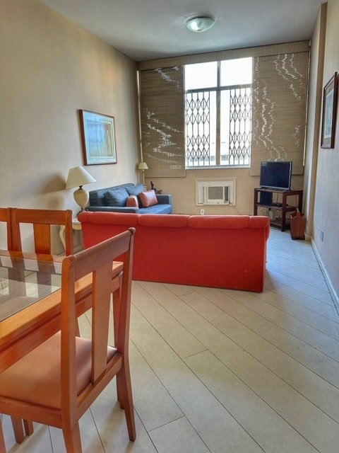 Ap 2 qtos Ipanema claro entre 3 praias c/ garagem gallery image 3