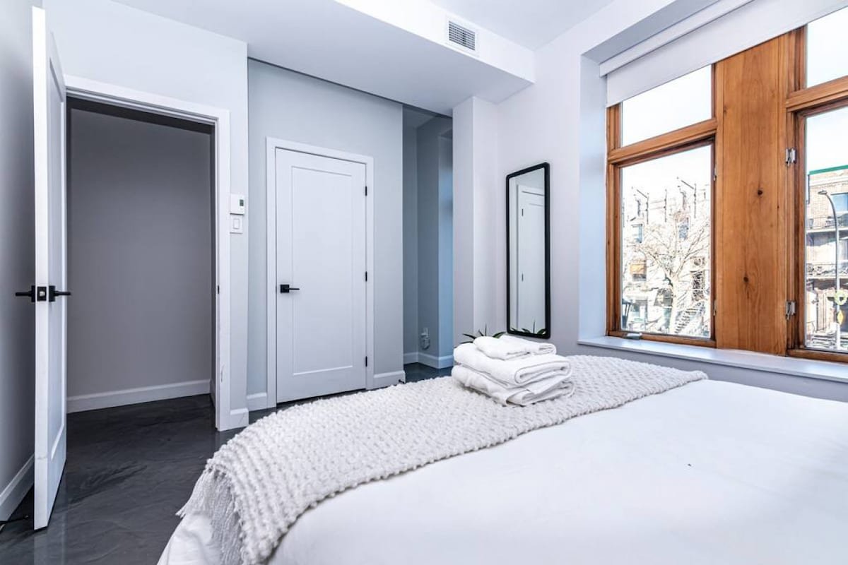 Massive apartment in Le Plateau by Denstays gallery image 4