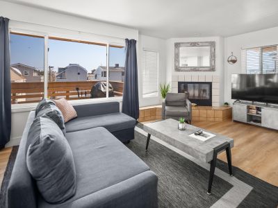 10 Bedroom Water View Home – North Mission Beach