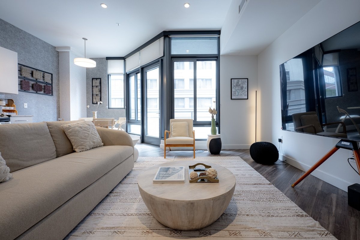 Spacious 2BR/2BA w/ Balcny, RfTop Pool&Gym! gallery image 3