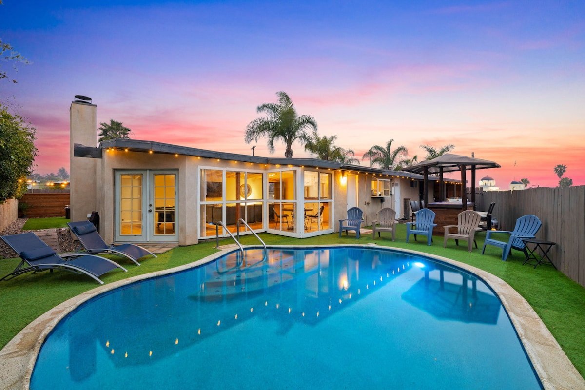 Bay Park 5BR Retreat | Pool + Hot Tub gallery image 2