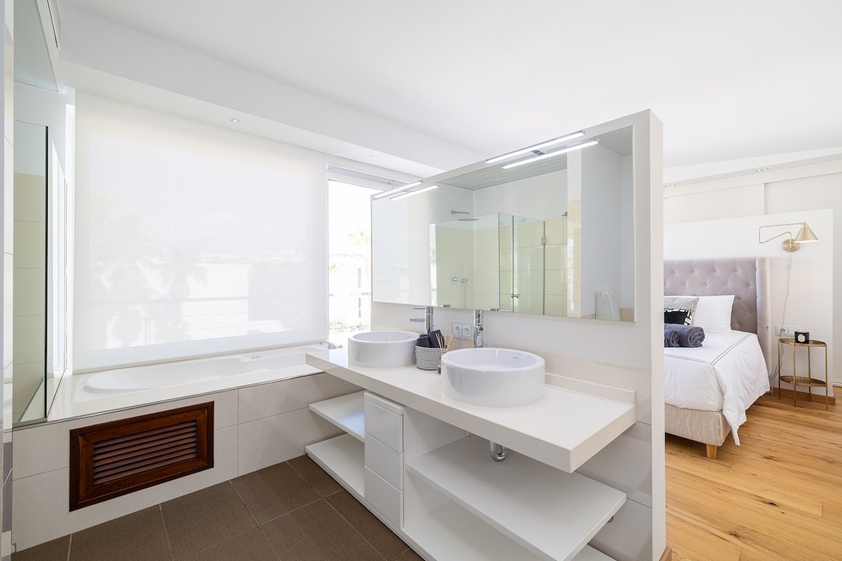 Blue Horizon gallery image 2