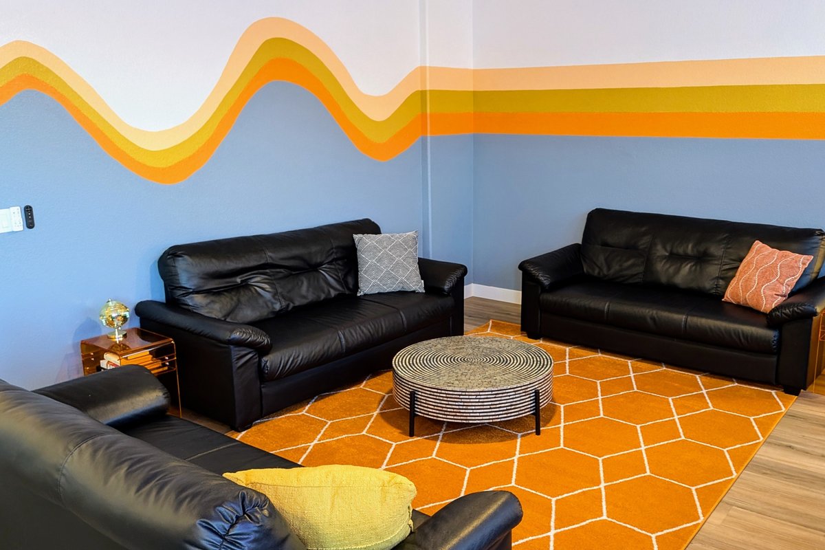 8 Bedroom Fun Smart Home, 8 Minutes to the Strip