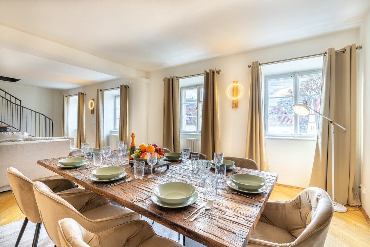 5-bedroom luxury retreat by Charles Bridge gallery image 4