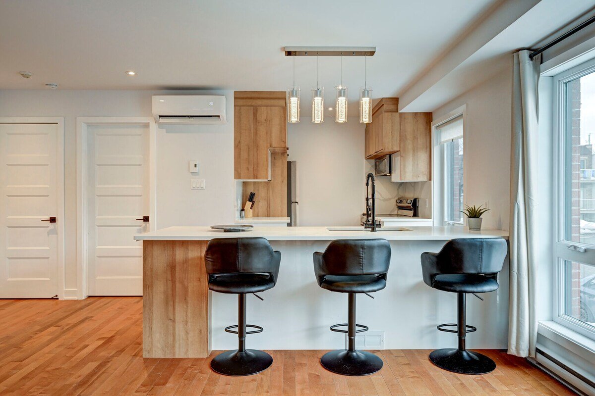 Stylish 3BR, 2BA Urban Stay gallery image 3