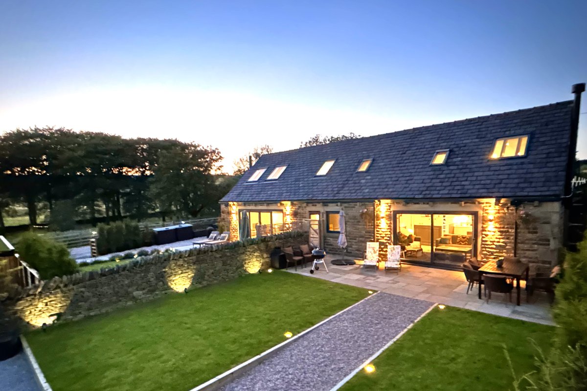 Luxury Barn Conversion-10pl/PrivateLake/HotTub