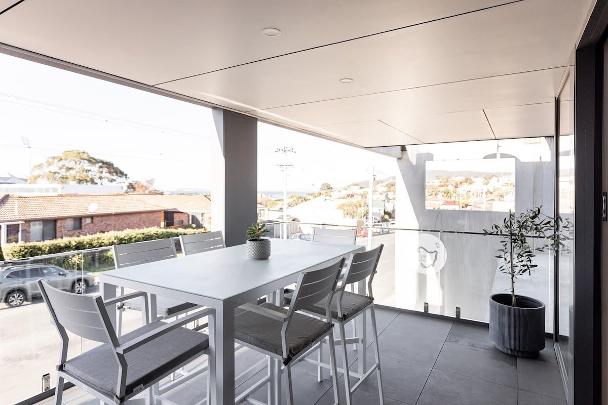 Little Island Apartments #14 gallery image 3