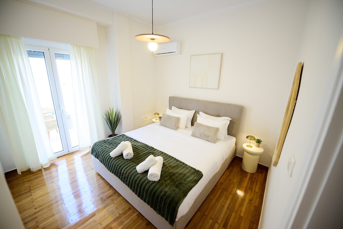 Iconic Acropolis Views• 2 BR Spacious Penthouse gallery image 4