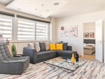 HighEnd 5BDR NewApt w/Breathtaking Acropolis View