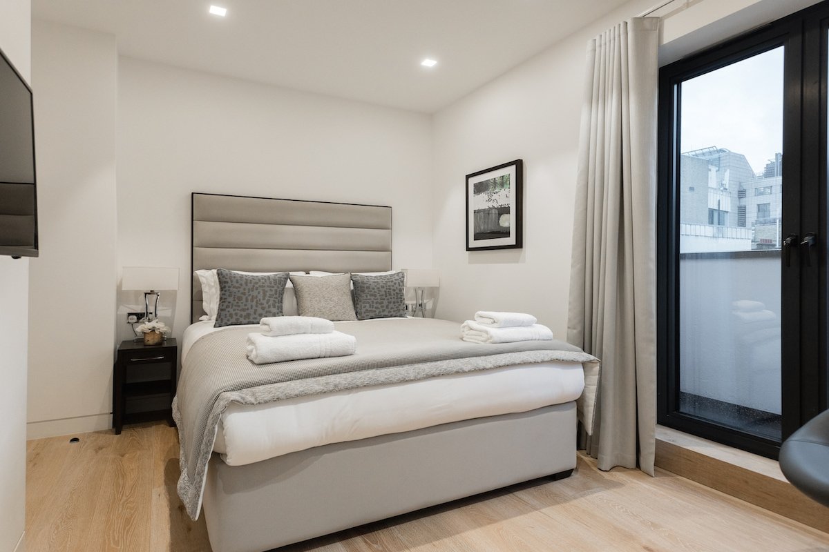 Luxurious Penthouse in Trafalgar Square gallery image 3