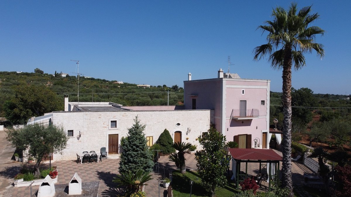 Villa in Puglia for 16 guests in eight bedrooms gallery image 2